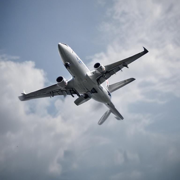 flights - 更多图片 (modelslab_realistic_v2)