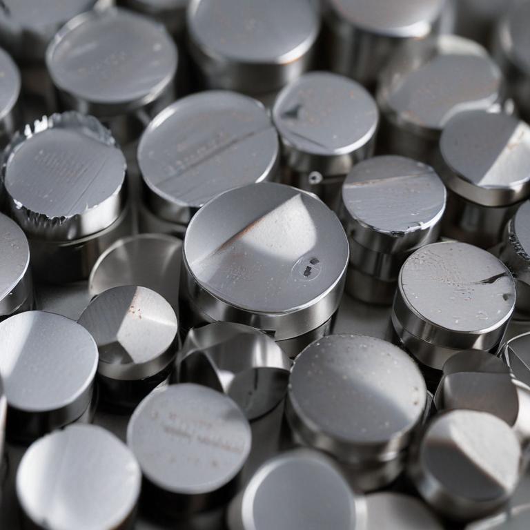 metals - 更多图片 (modelslab_realistic_v2)